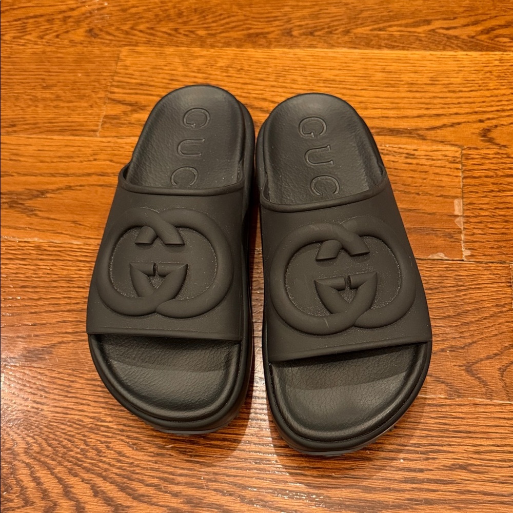 Gucci Black Slide Sandals EUC size 37
